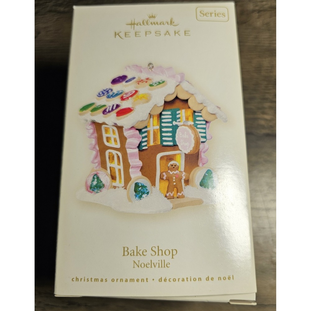 Hallmark Keepsake Noelville Sweet Shop 2007 Gingerbread House Ornament EUC